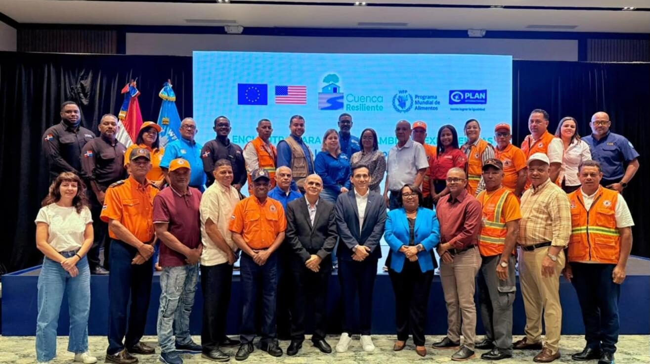 Participantes del encuentro de comités PMR del proyecto Cuenca Resiliente en Santiago