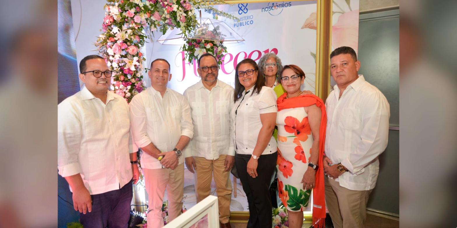 Invitados en el Desfile por la Inclusión Florecer del Ministerio Público