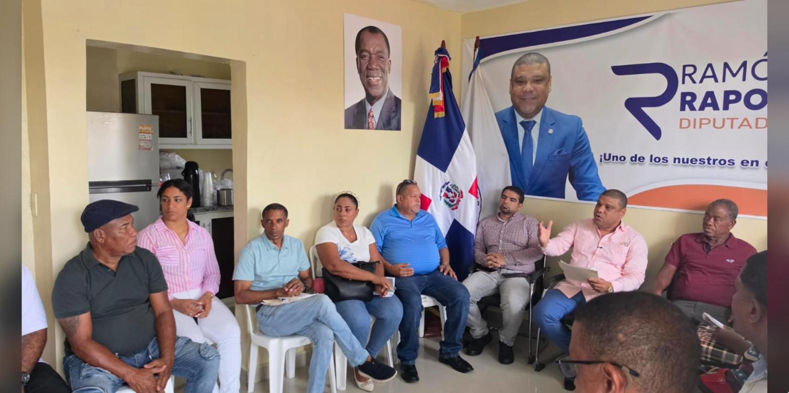 Diputado Ramón Raposo conversa con líderes comunitarios de Santo Domingo Norte