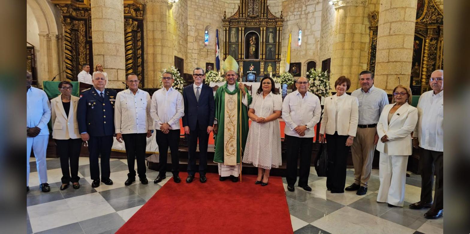 Autoridades del INFOTEP en la misa por su 46 aniversario en la Catedral Primada de América
