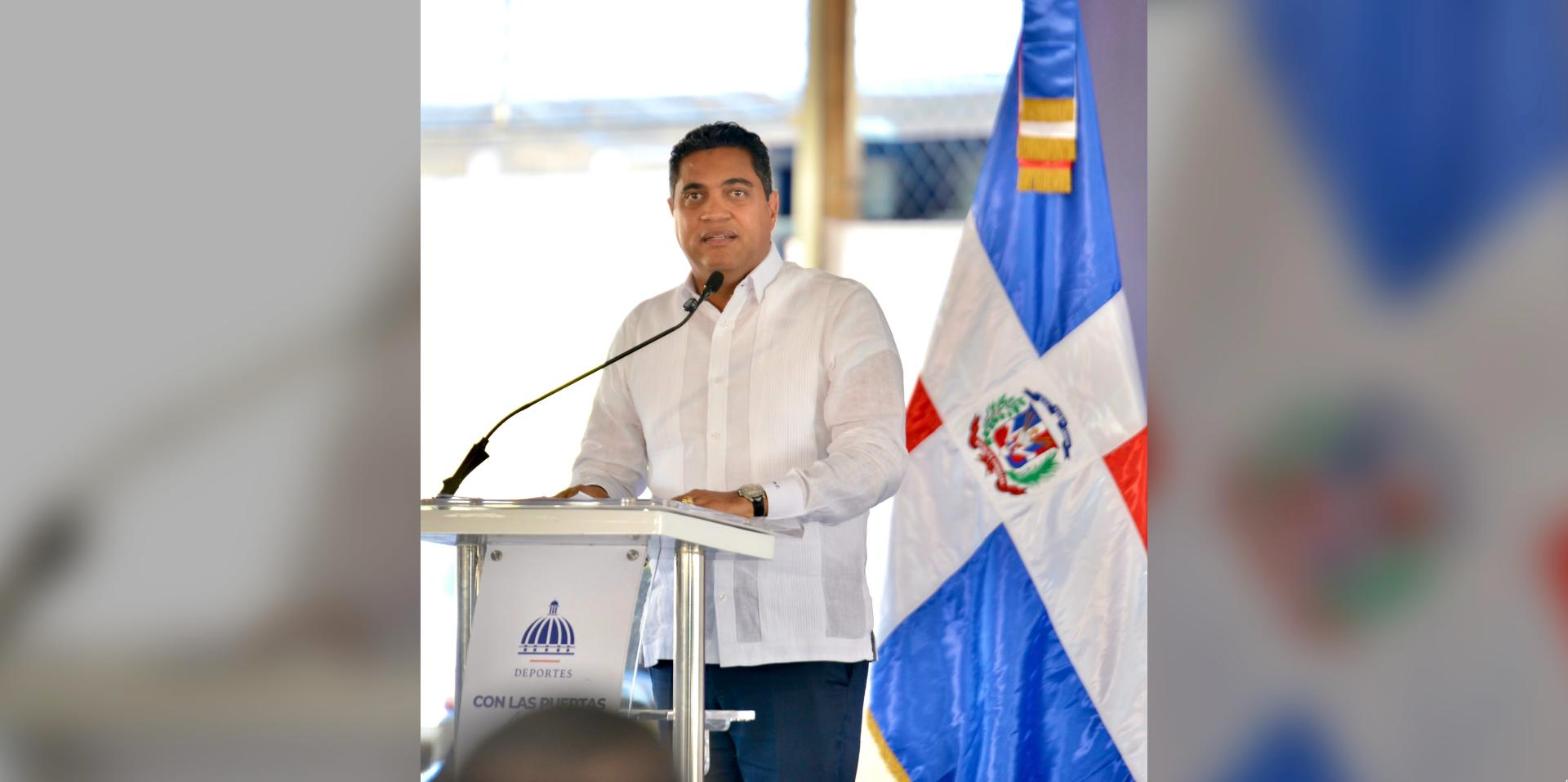 Ministro Kelvin Cruz reitera impedimento de juego a equipos de fútbol haitianos en RD
