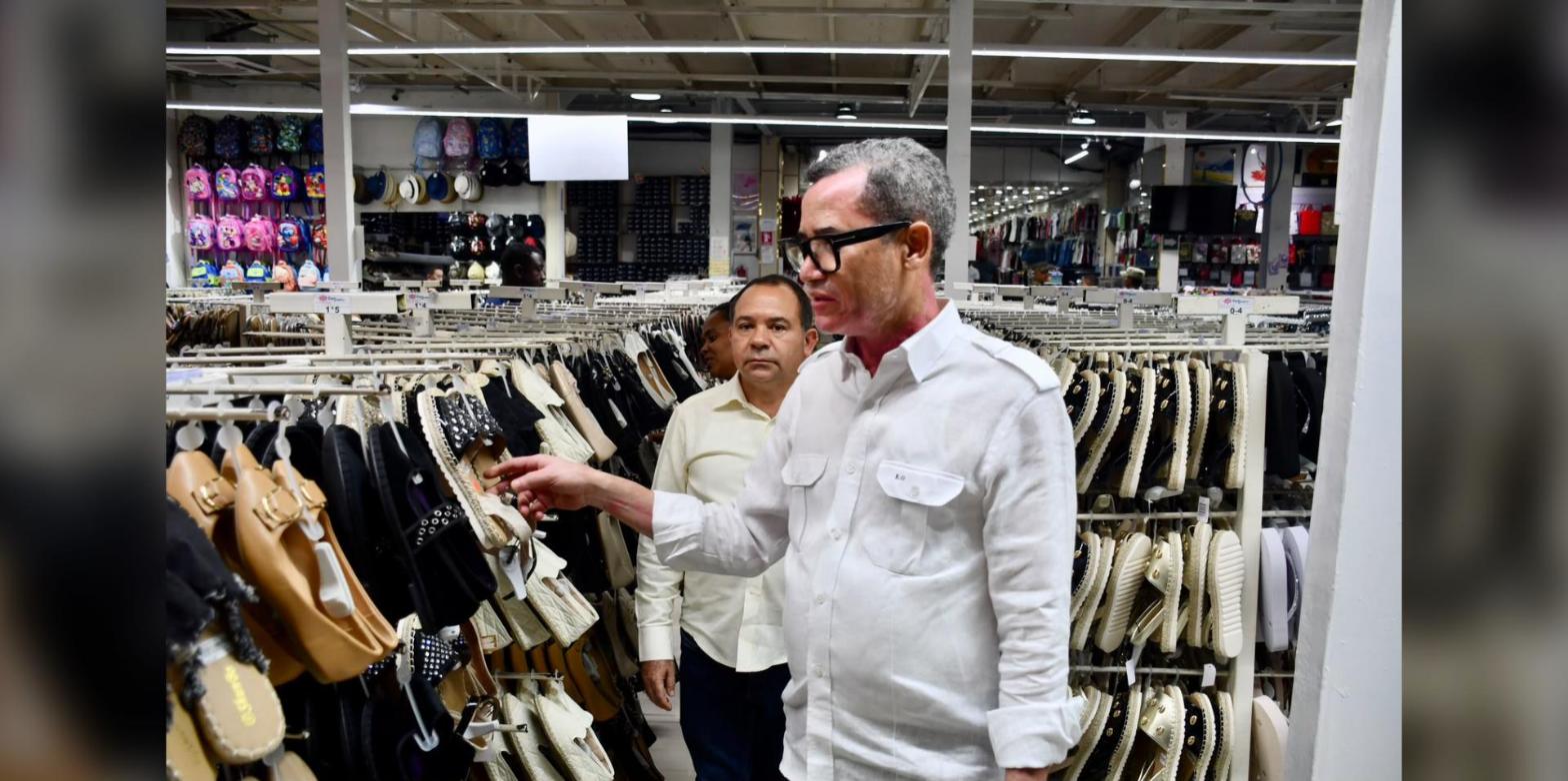 Ministerio de Trabajo inspecciona y sanciona 101 tiendas de inversionistas chinos por violaciones laborales