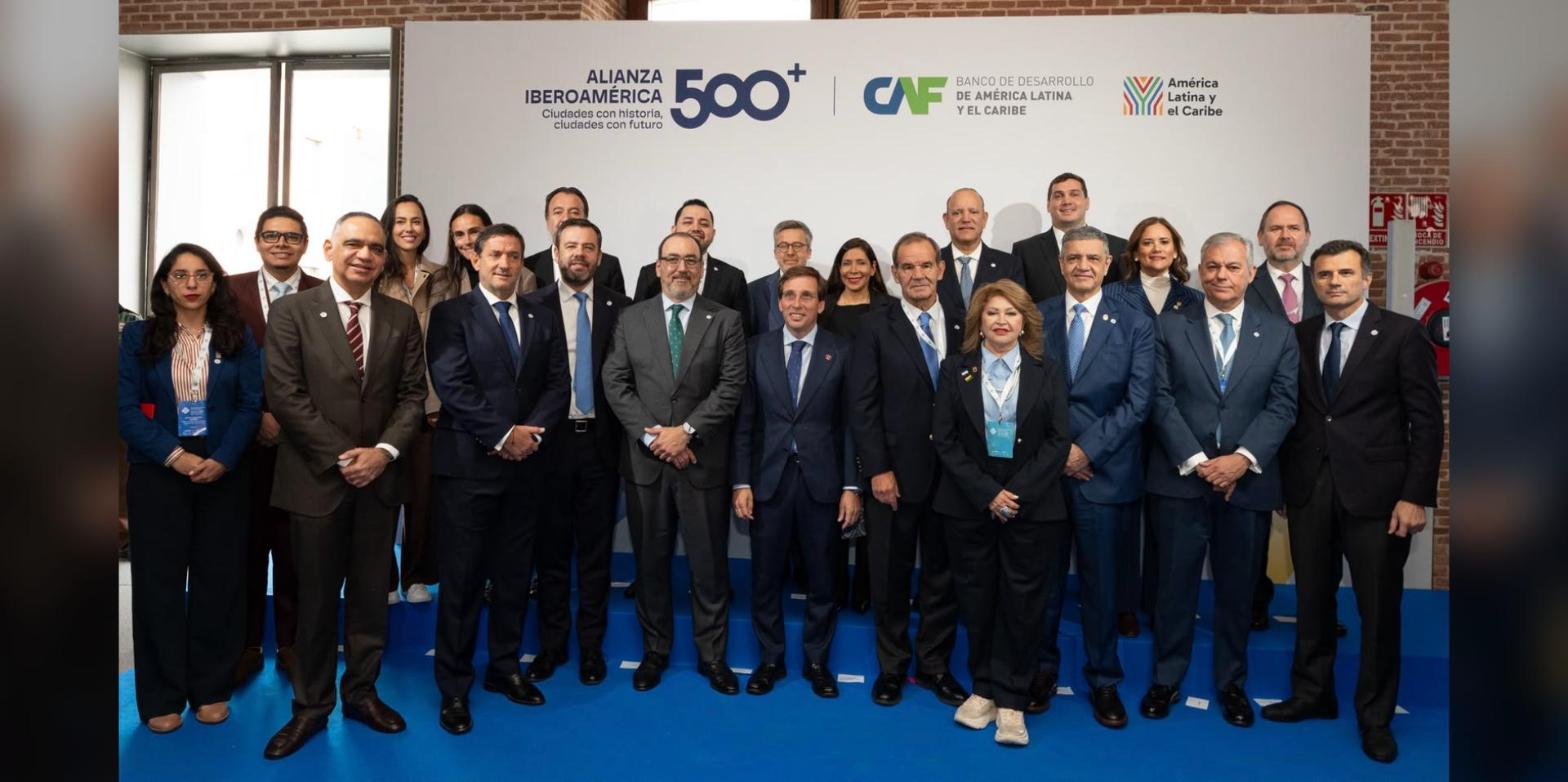 Representantes de ciudades iberoamericanas en la constitución de la Alianza Iberoamérica 500+ de CAF