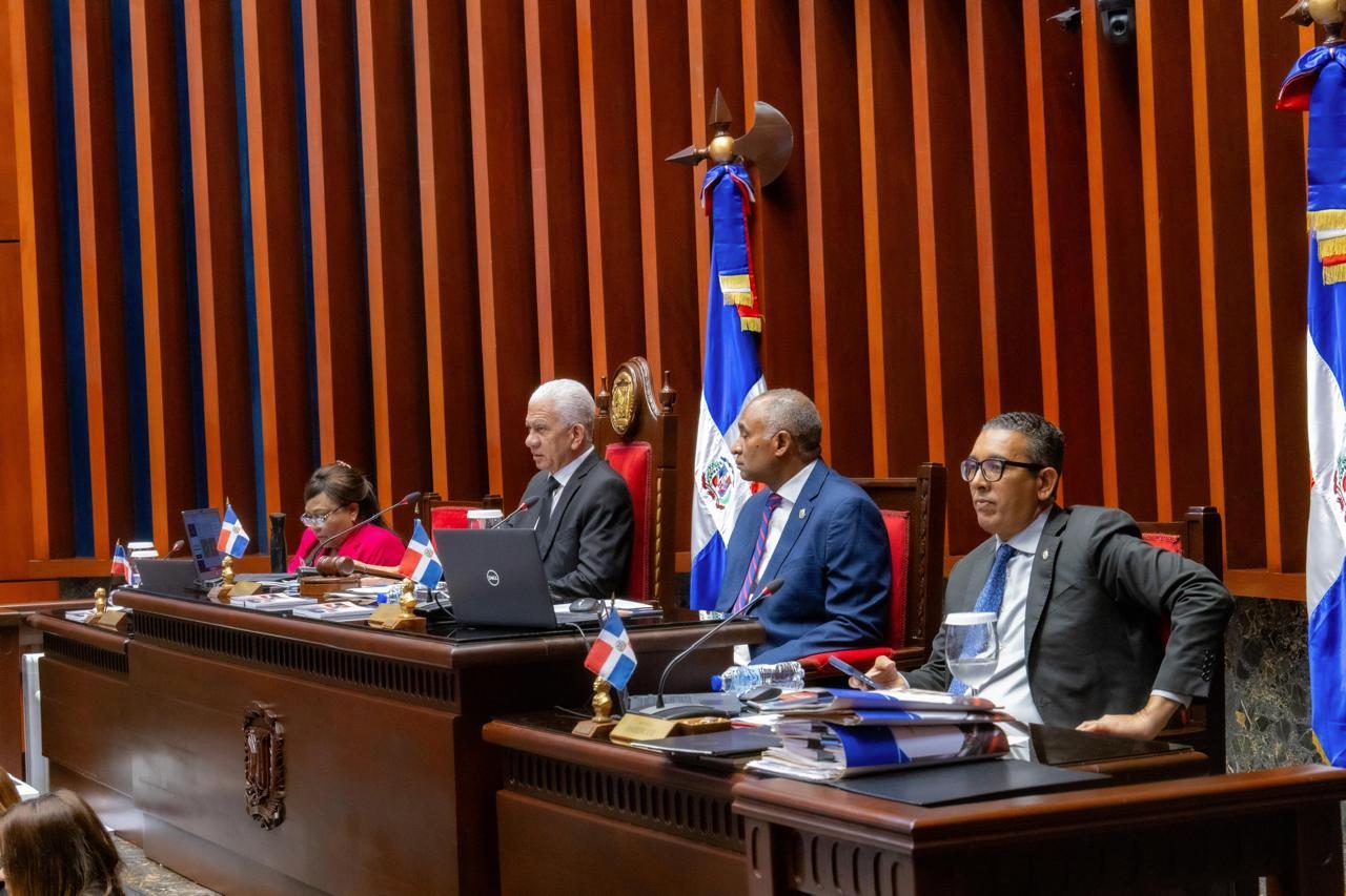 Mesa directiva del Senado de la República Dominicana durante la sesión